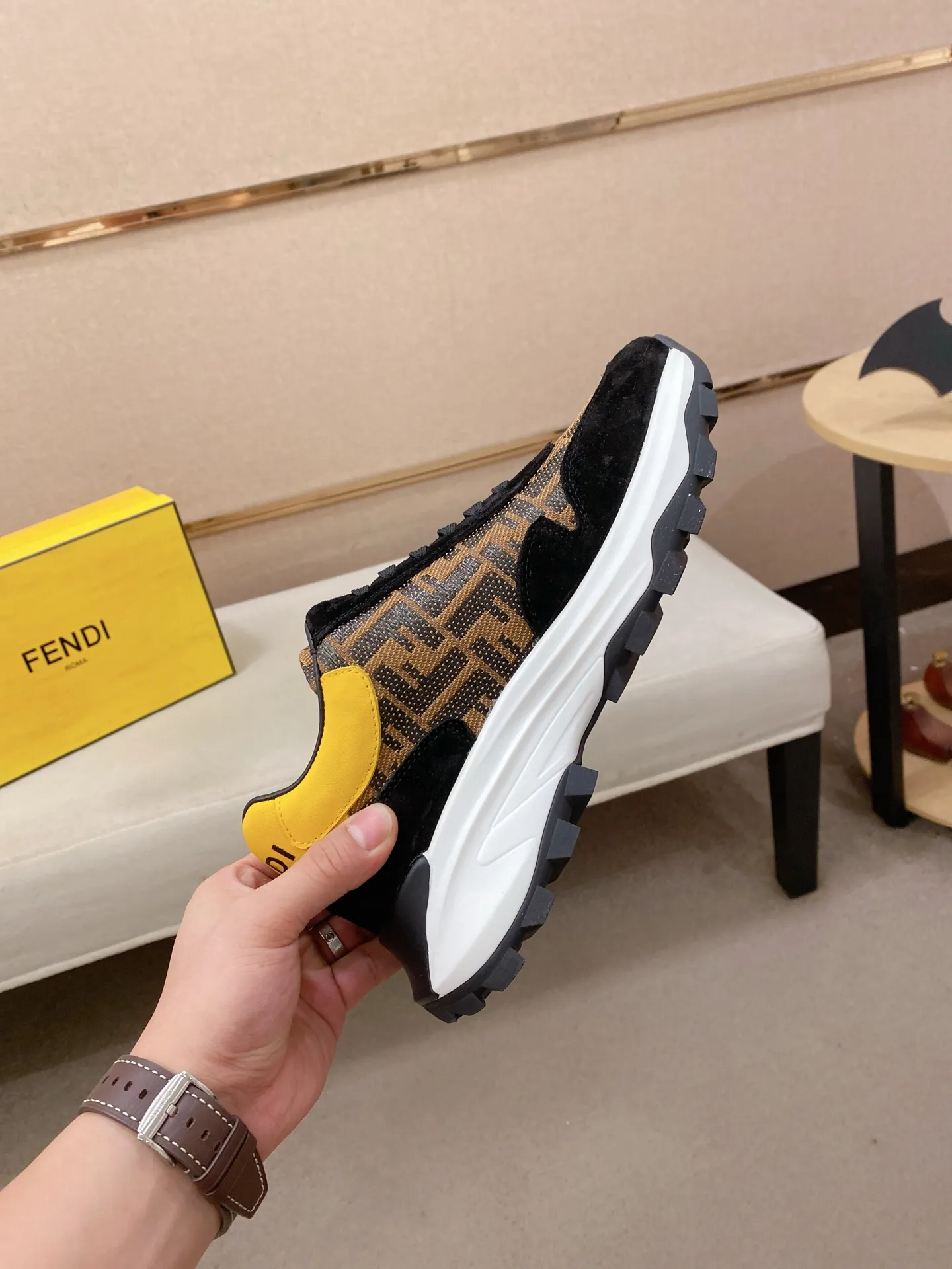 Men's shoes 💰 462💰 (fendi) New style 👊🏻 upper 🇮🇹 imported cowhide fabric 🇩🇪 lining imported sheepskin lining. The original outsole is molded to highlight the identity of every man, and the upper foot is elegant and stable🚶🏻🚶🏻The high-end custom counters reproduce the original version📯No matter the wind or rain, the shoe last remains unchanged and can withstand the verification of time🔍️,🔵 Size: 38-44